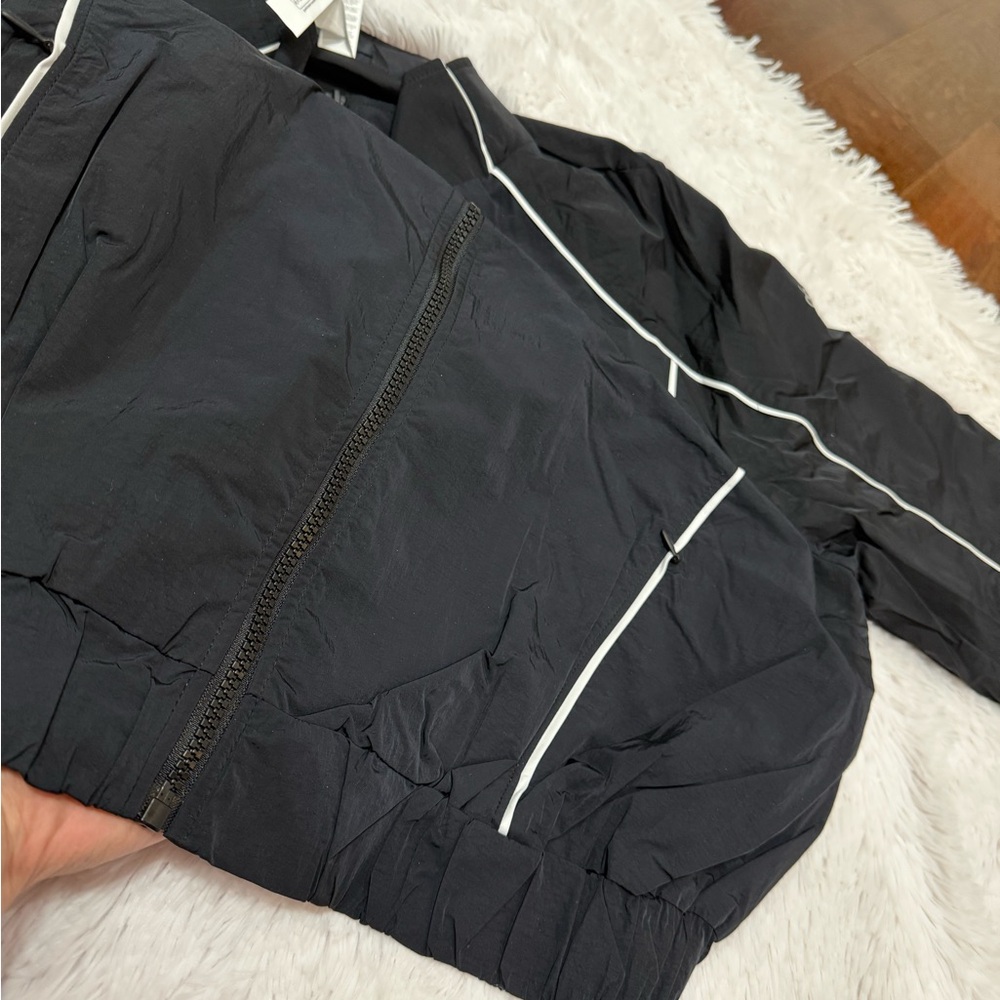 ALO Yoga Motivate Full Zip Up Jacket Black & White - Picture 11 of 12